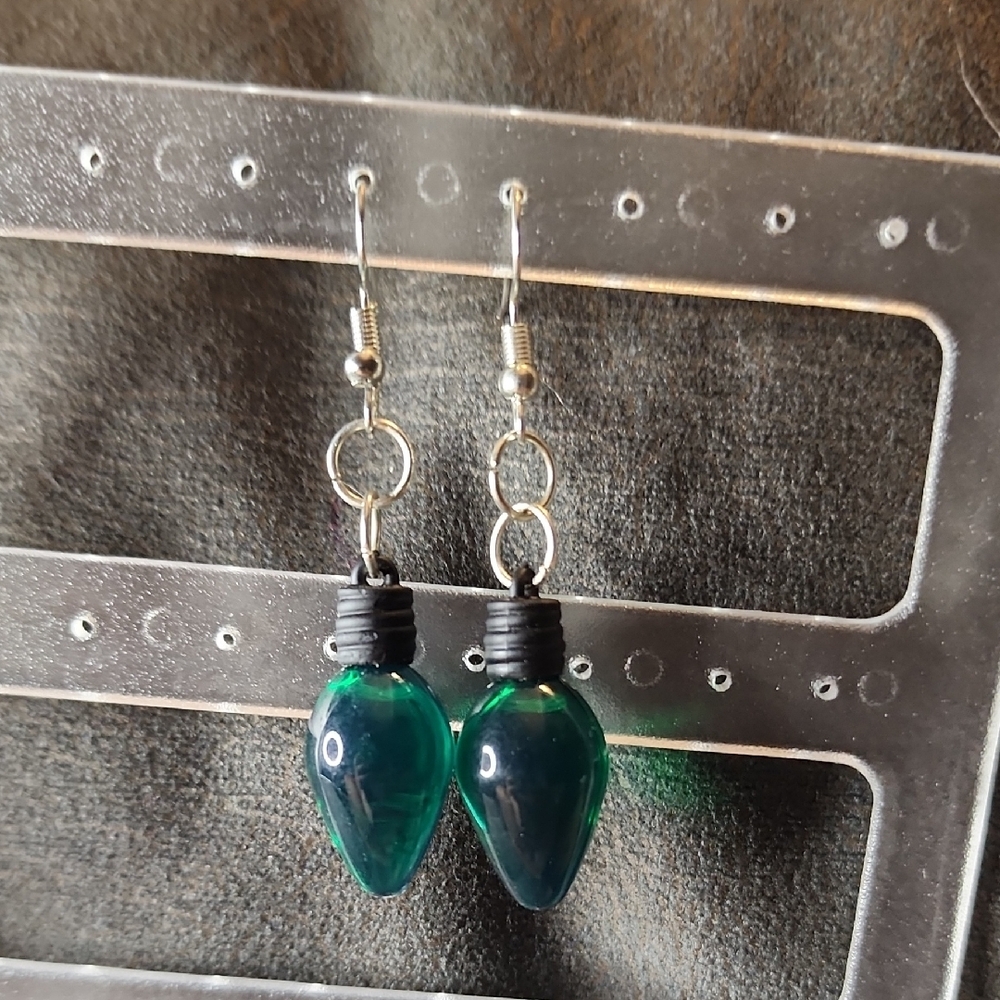 Elegant Green Drop Earrings - Picture 1 of 2